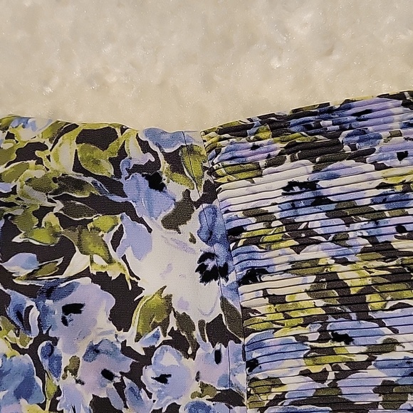 J. Jill floral pleated dress or blouse, size medium petite - Picture 4 of 6